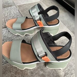 Sorel kinetic sling back sandal size 9